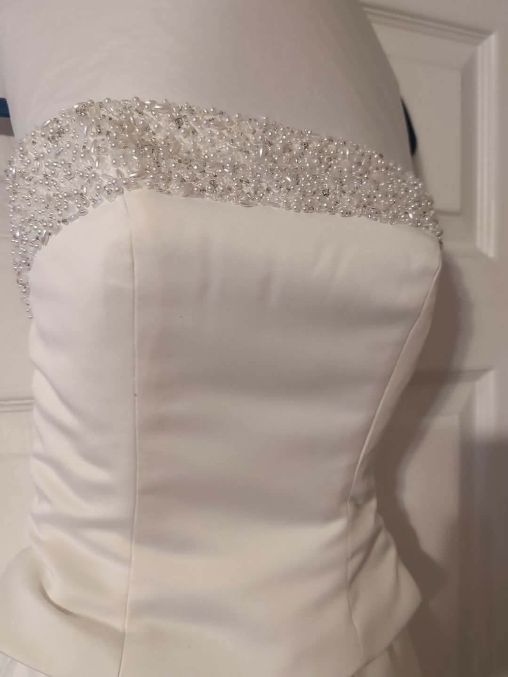 Elegant White Strapless Wedding Gown - Picture 2 of 4